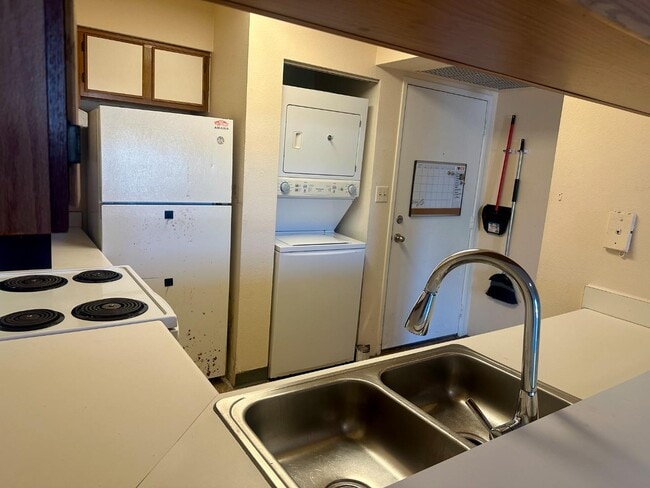 Building Photo - 3930 S Roosevelt Blvd