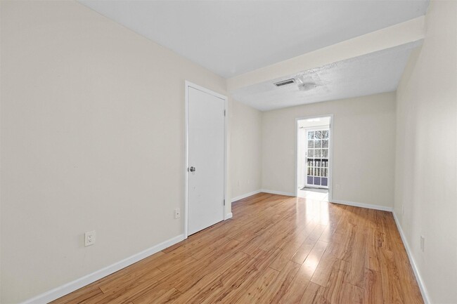 Building Photo - 4 Woodbine Dr