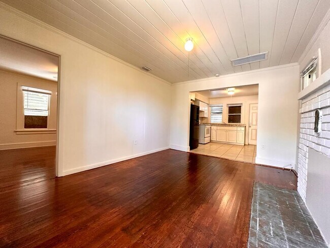 Building Photo - 2105 Ponce De Leon Ave