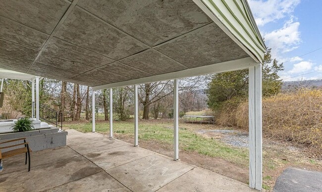 Building Photo - 536 Lansvale St