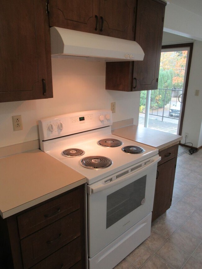 Building Photo - One Bedroom Apartment w/ Washer and dryer