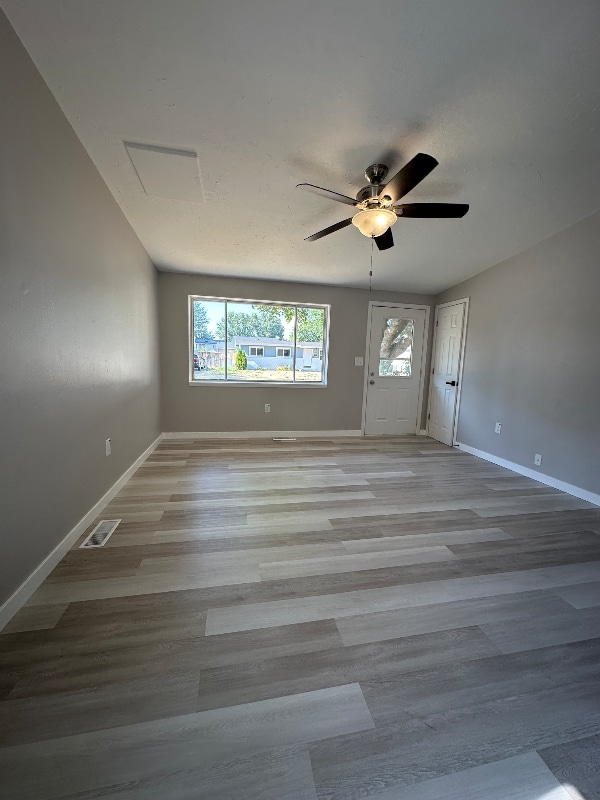 Building Photo - 423 W 3rd N