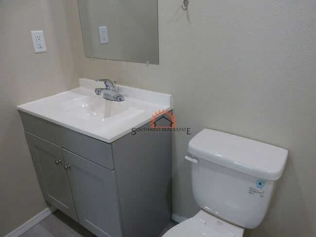 Building Photo - Modern 2 bedroom 2 bath apartment