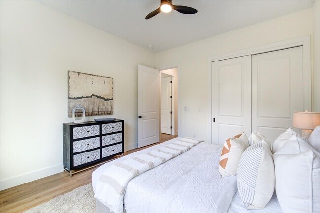 Building Photo - 6121 Pacific Frst Dr