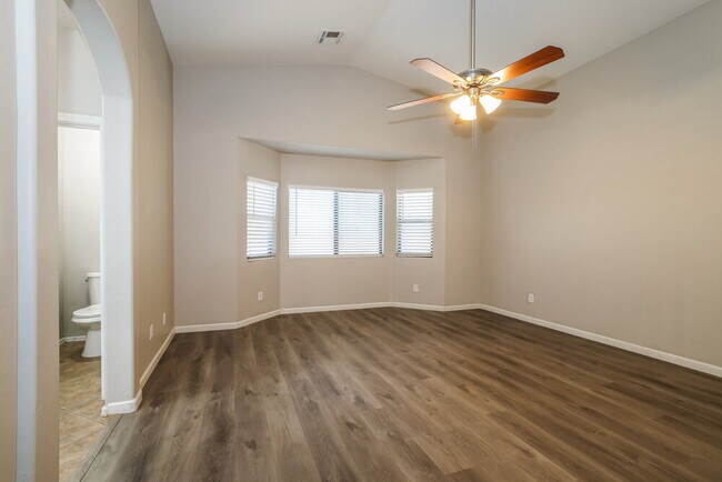 Building Photo - 2558 W Lynne Ln