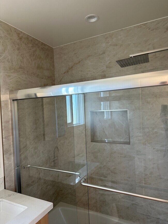 Building Photo - 135 N Florence St