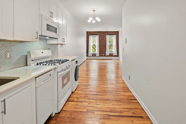 Building Photo - 226 1st St