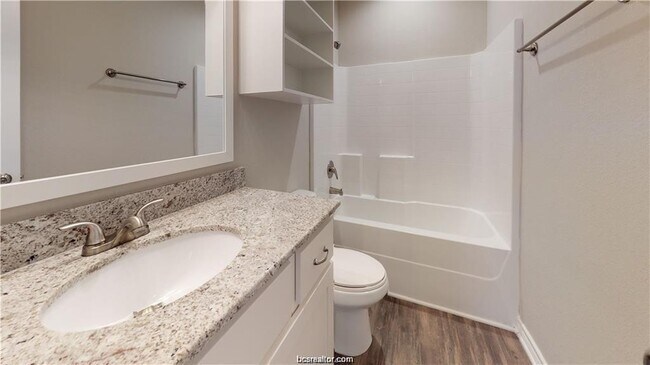 Building Photo - 2838 Papa Bear