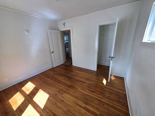 Building Photo - 124-128 Breeze Ave.-126