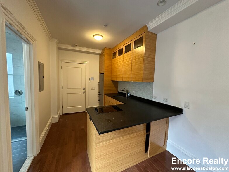 Building Photo - 98 Myrtle St