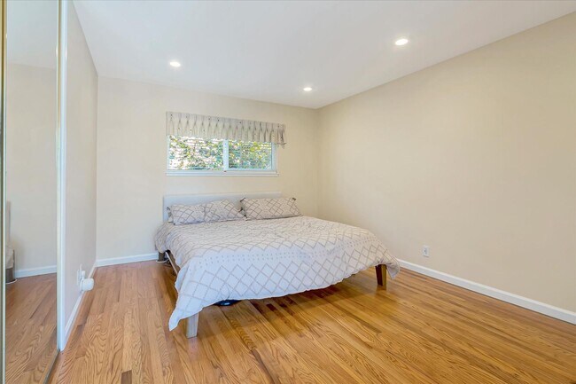 Building Photo - Available for July 1st Move In