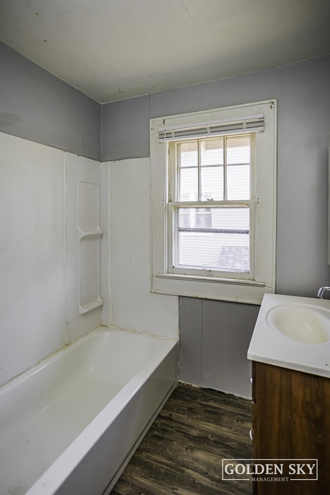 Building Photo - 1103 Mourer St