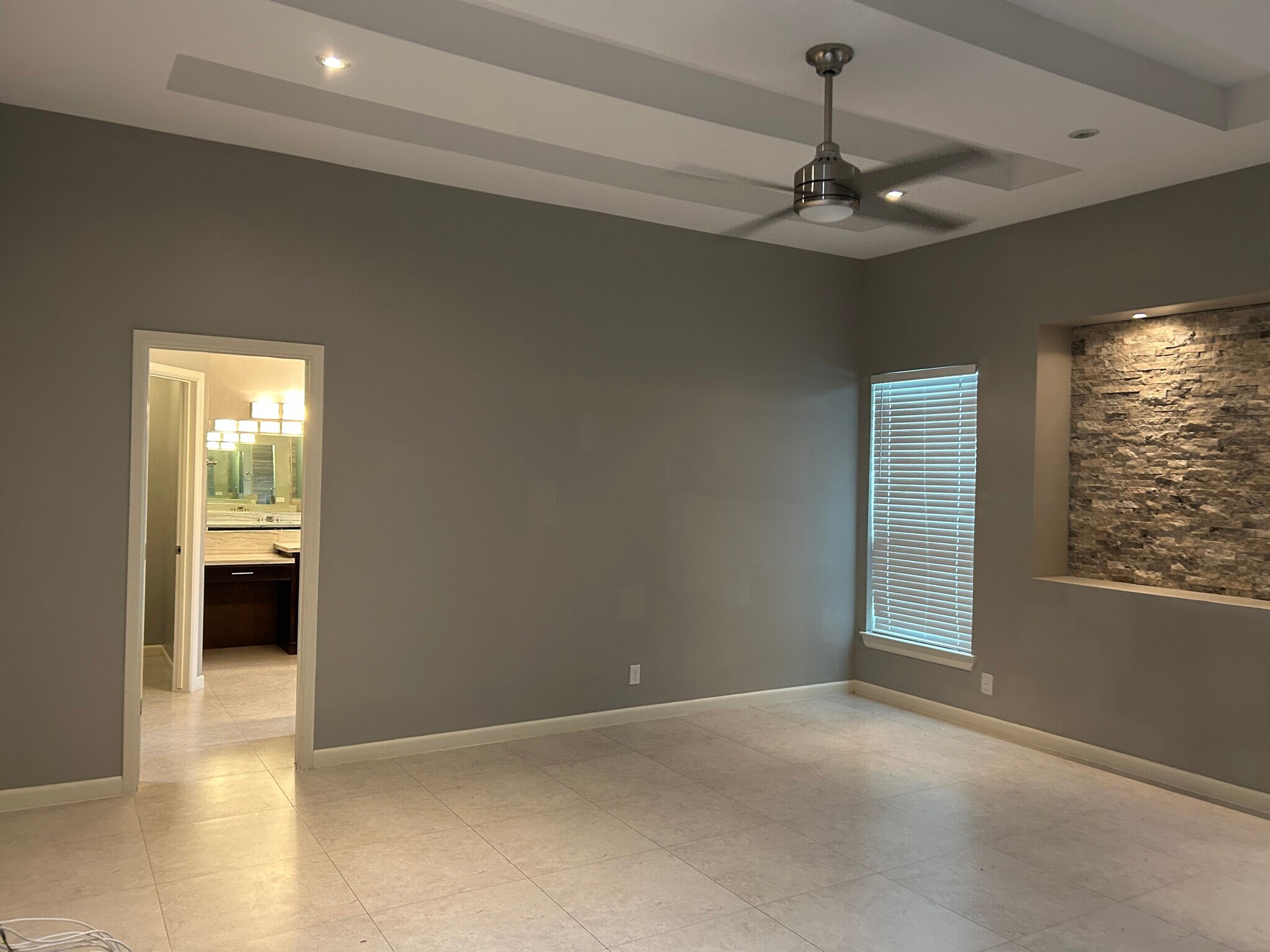 Building Photo - 4105 Lake View Dr