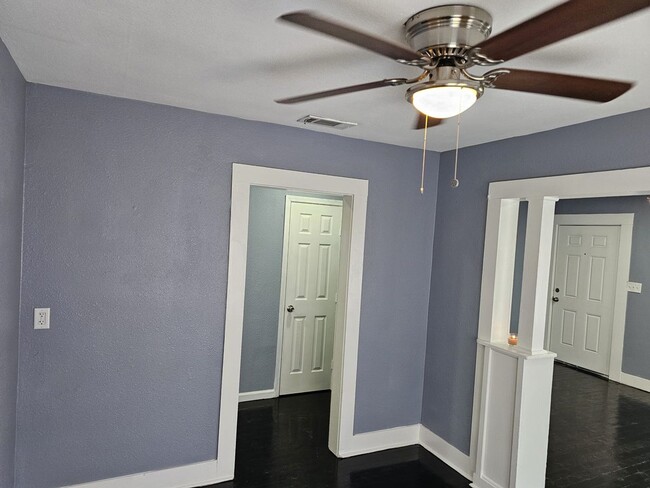Building Photo - 2 bedroom house for rent in Downtown Killeen