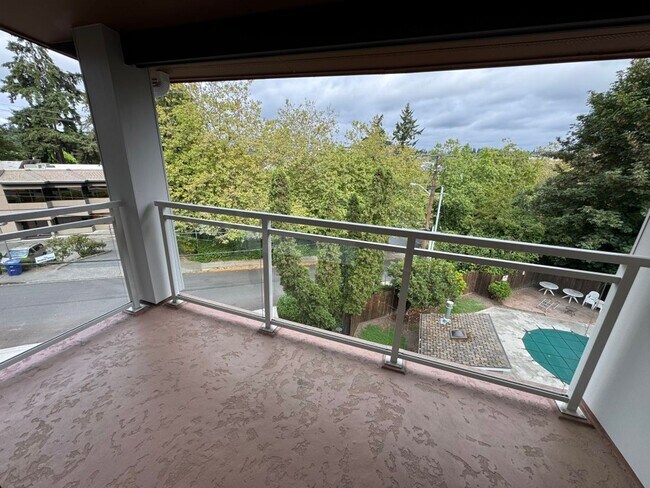 Building Photo - 1bd/1ba Bellevue Condo