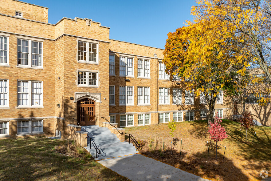 Primary Photo - Edison School Apartments