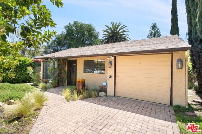 Building Photo - 22620 Dolorosa St