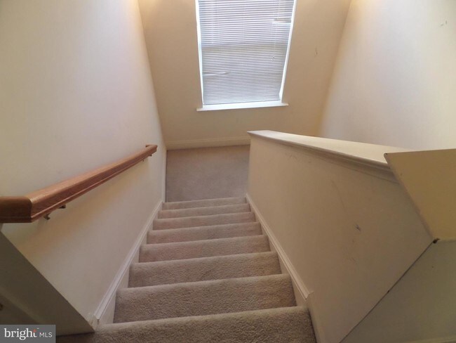 Building Photo - 845 Ferndale Terrace NE