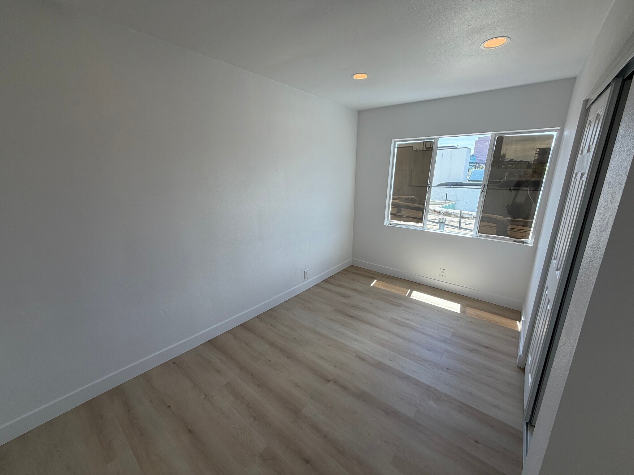Building Photo - 478 S San Vicente Blvd