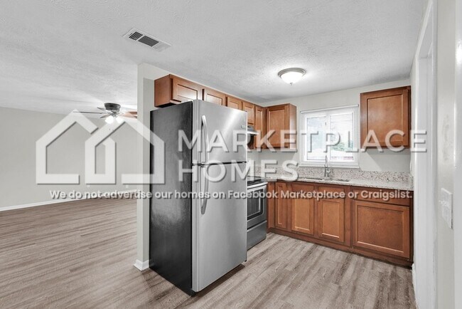 Building Photo - 330 Mercury Dr