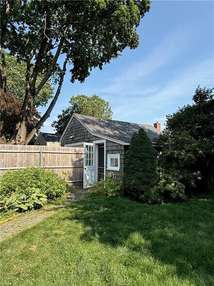 Building Photo - 124 Beach Rd