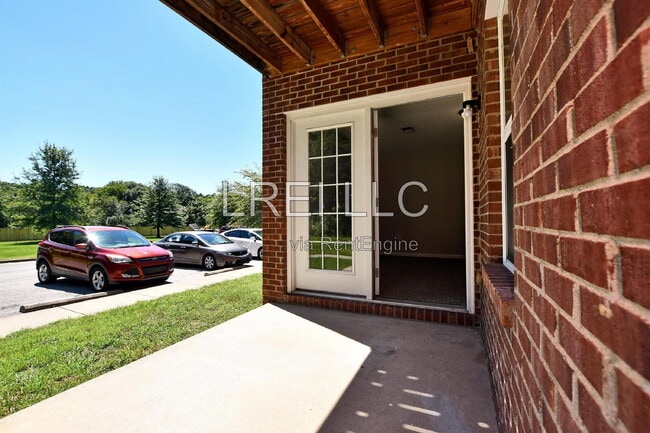 Building Photo - 306 Keeneland Dr