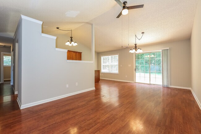 Building Photo - Inviting 3-Bedroom Home in Simpsonville, SC