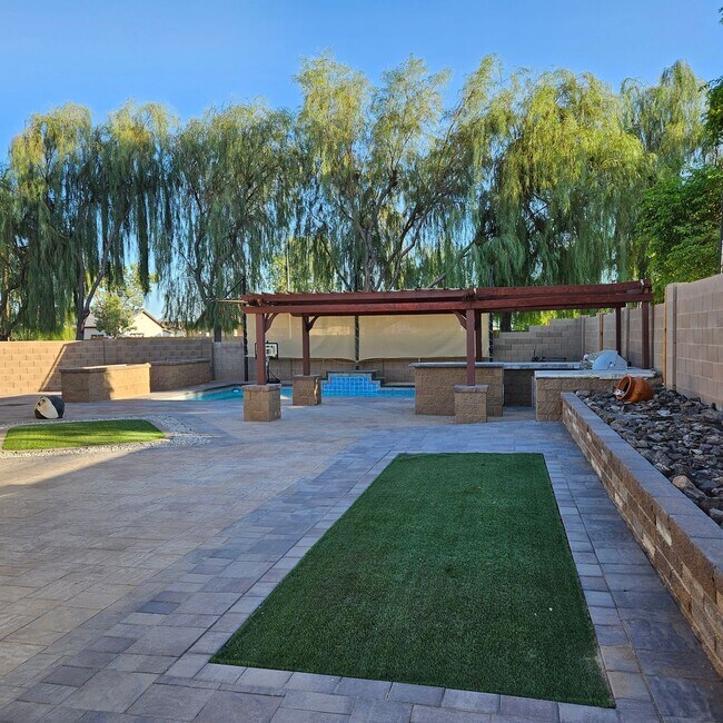 Building Photo - Custom Pool Home for Rent