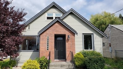 Building Photo - Beautiful Home In Tracyton