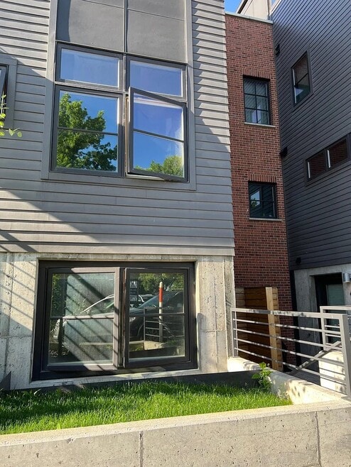 Building Photo - 8 1/2 E Beall St