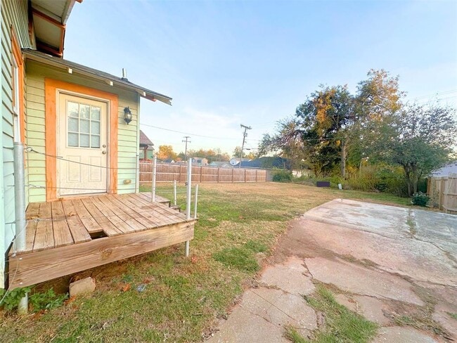 Building Photo - 1628 NE 12th St