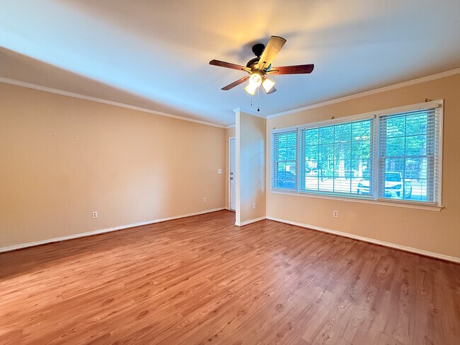Building Photo - 731 Coventry Ln