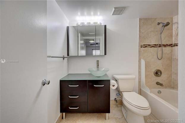 Building Photo - 2850 N Oakland Forest Dr