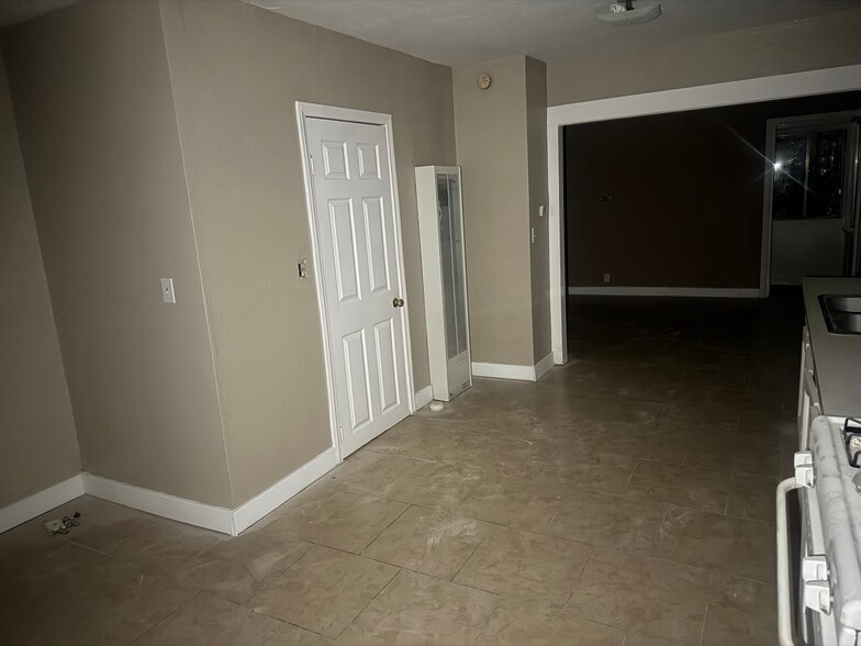 Building Photo - 331 E 57th St