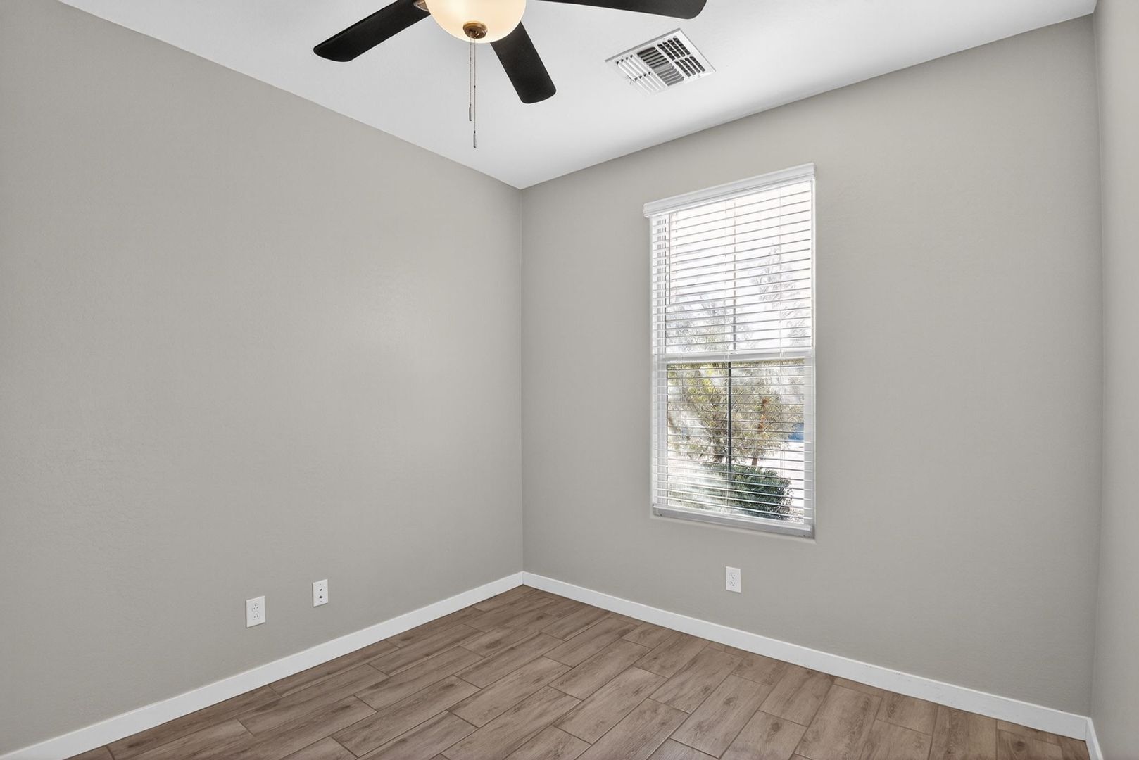 Building Photo - 10810 W Grant St