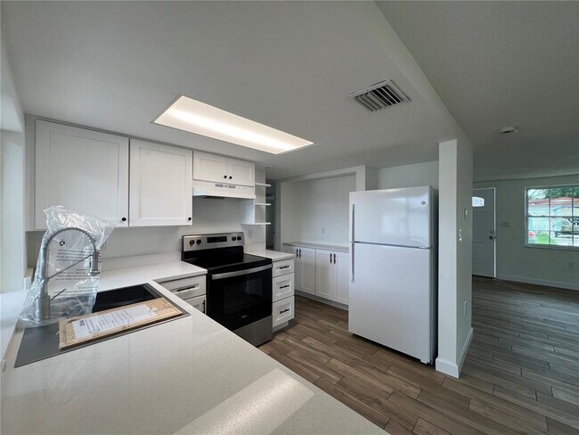 Building Photo - 7315 Brentwood Dr