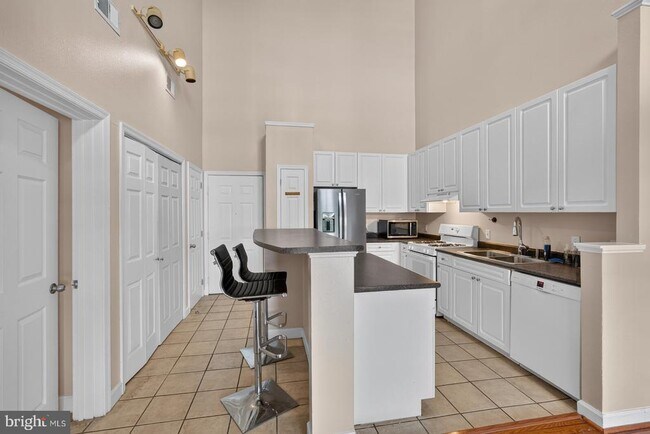 Building Photo - 501 Hungerford Dr