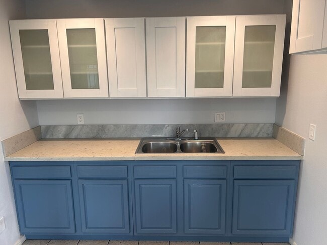 Building Photo - 3 BEDROOM HOUSE IN NORTH FONTANA