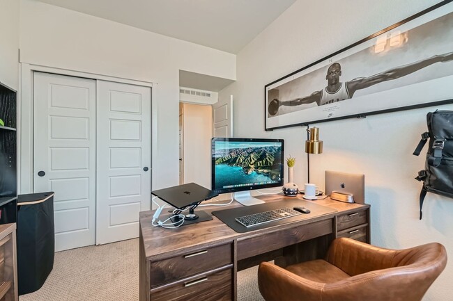 Building Photo - 3 Bedroom, 4 Bath Townhome in Broomfield