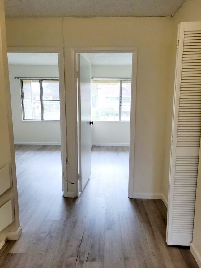 Building Photo - Available July 1, 2026 | A 3 Bedroom, 2.5 bath Townhouse with 2 parking stalls in Hokuala Hale