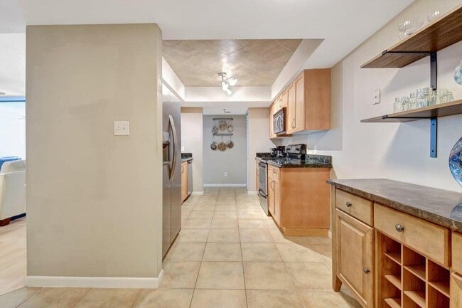 Building Photo - 950 Lavers Cir