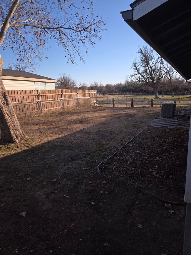 Building Photo - Beautiful Hermiston Home