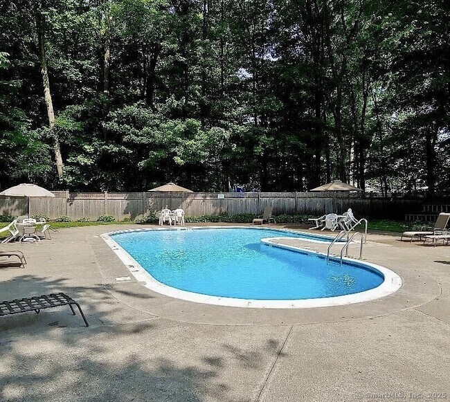 Building Photo - 160 Fairfield Woods Rd