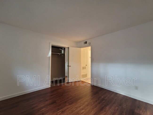 Building Photo - 8629 La Riviera Dr