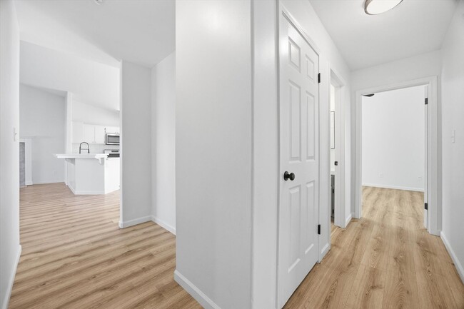 Building Photo - SILVERCREEK BEAUTY !!!