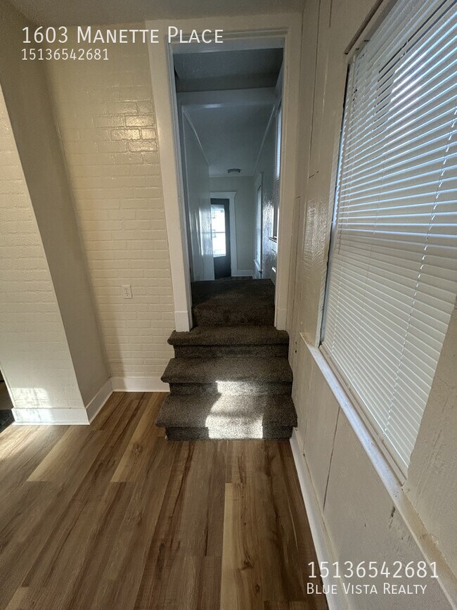 Building Photo - 1603 Manette Pl