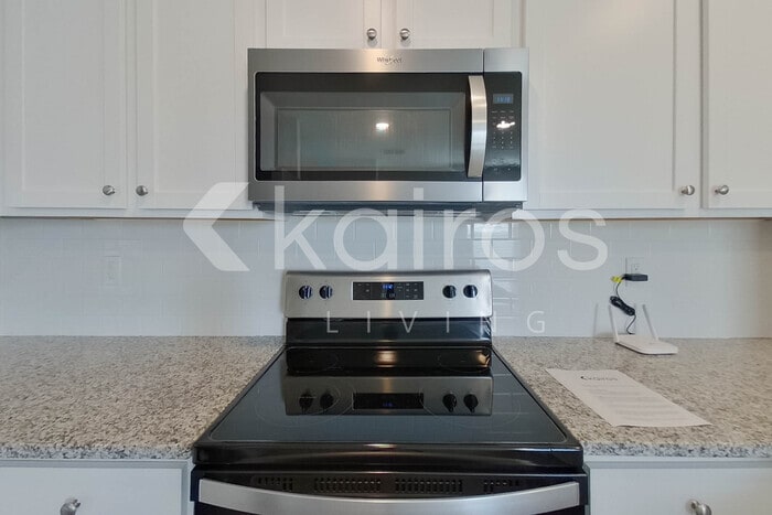 Building Photo - 8611 SW 44th Ct