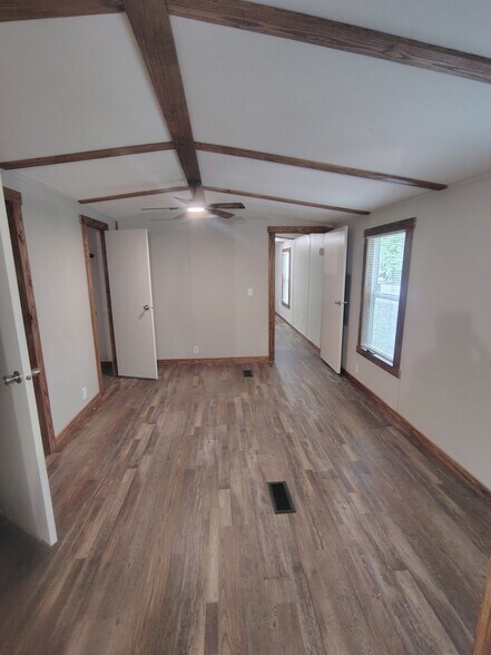 Building Photo - 125 Shady Oaks Lndg