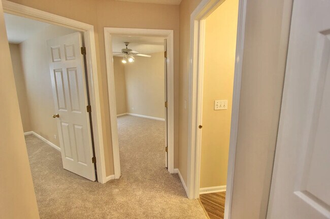 Building Photo - 18376 W Springwood Dr