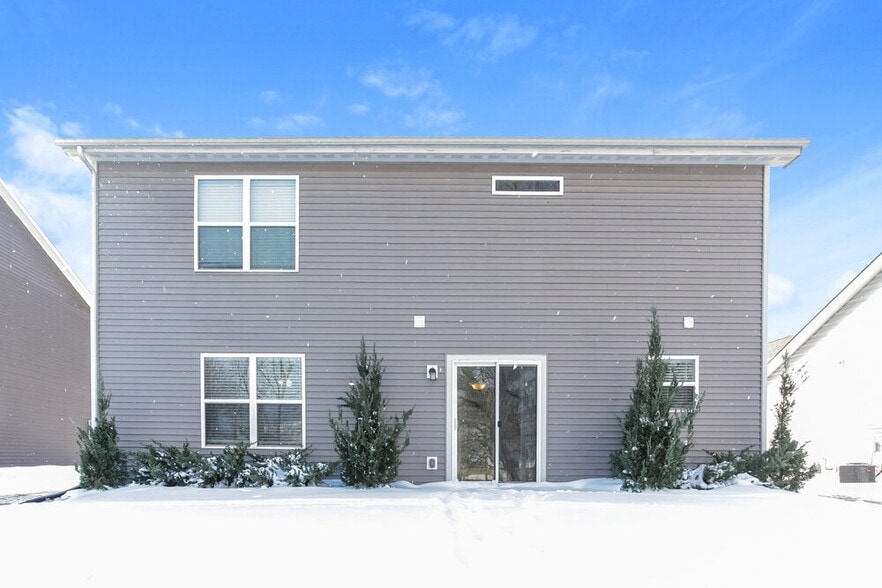 Building Photo - 8850 Benjamin Ln